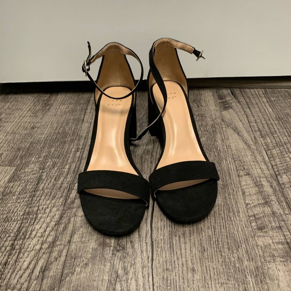 Black sandal block high heels